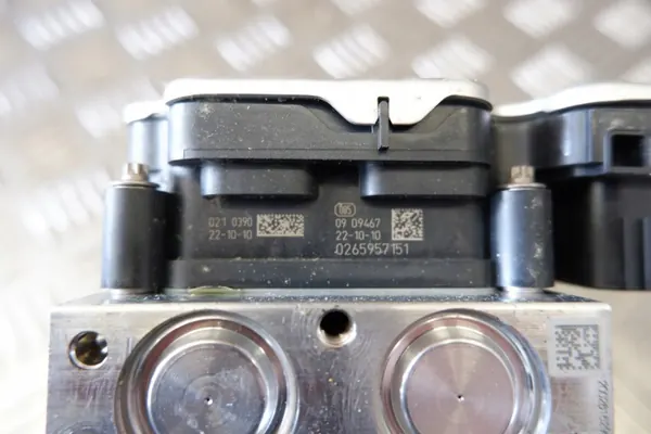 ABS-Steuermodul OEM 44540-0DA00 Toyota Yaris Cross image 6