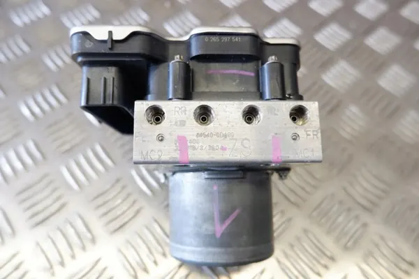 ABS-Steuermodul OEM 44540-0DA00 Toyota Yaris Cross image 8