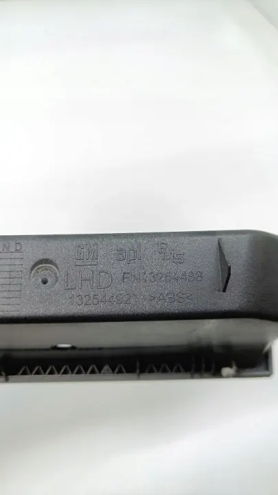 Opel AUX-pistorasia OEM 13255833 Signum 2007 image 8