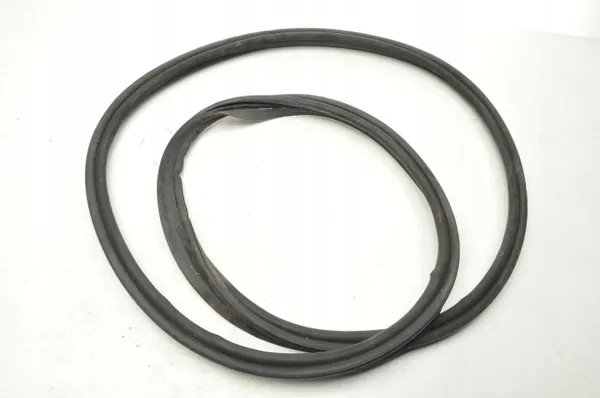 Junta de maletero Mercedes AMG GT C190 OEM A1906930098 image 2