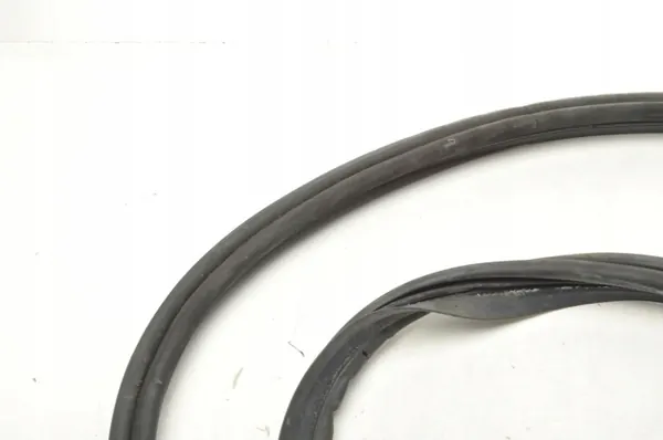 Junta de maletero Mercedes AMG GT C190 OEM A1906930098 image 3