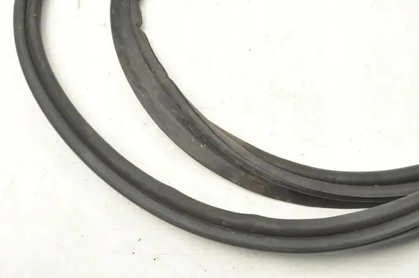 Junta de maletero Mercedes AMG GT C190 OEM A1906930098 image 5