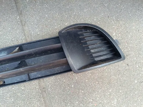 Rejilla de parachoques delantera derecha Audi A3 8P image 2