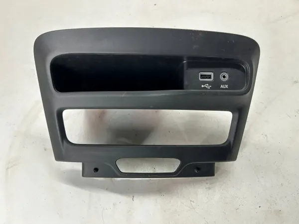 Chrysler USB-poort OEM 6EM06TRMAA - Gebruikt image 2