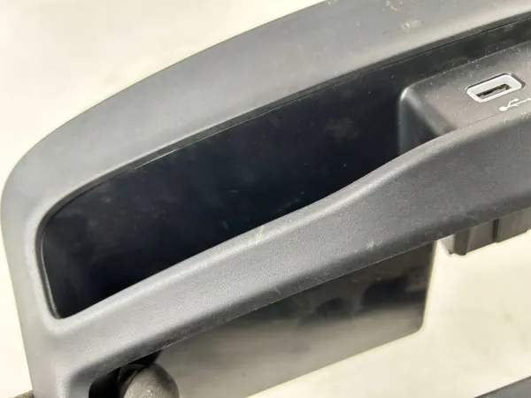 Chrysler USB-poort OEM 6EM06TRMAA - Gebruikt image 4