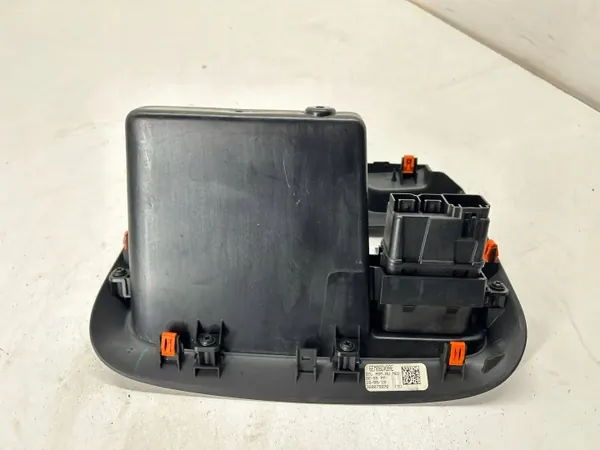 Chrysler USB-poort OEM 6EM06TRMAA - Gebruikt image 9