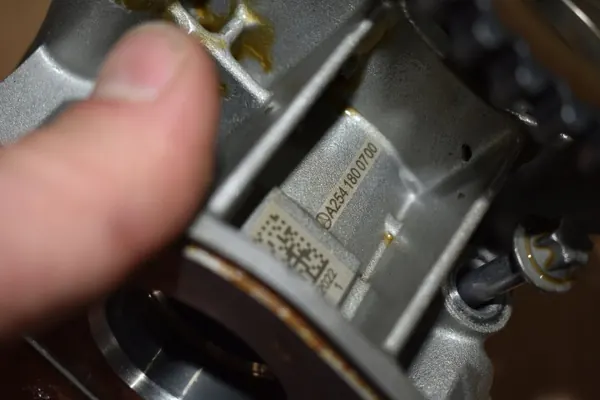 Käytetty Mercedes öljypumppu OEM A2541800700 555 image 3
