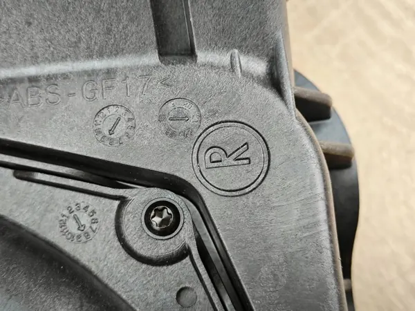 Höger lågfrekvent golvhögtalare OEM 6800954 BMW image 6