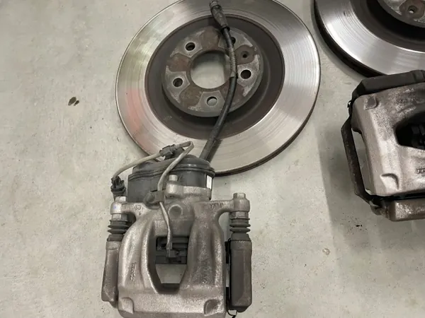 Disques, Plaquettes, Étriers Frein Arrière Audi Q5 OEM image 3