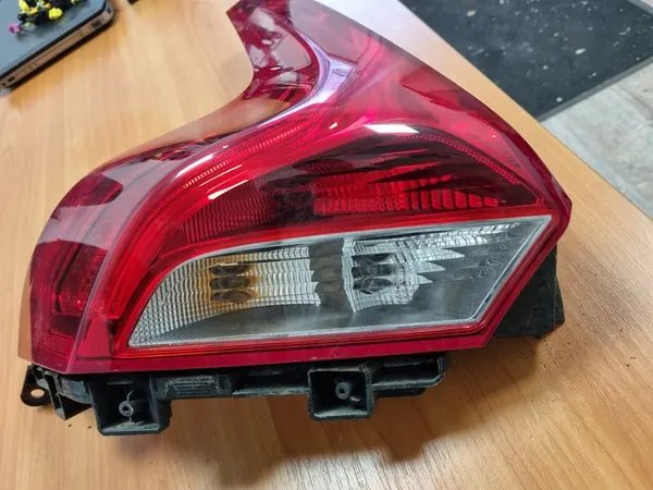 Lámpara trasera izquierda Volvo V40 2012-2019 OEM 31395844 image 3