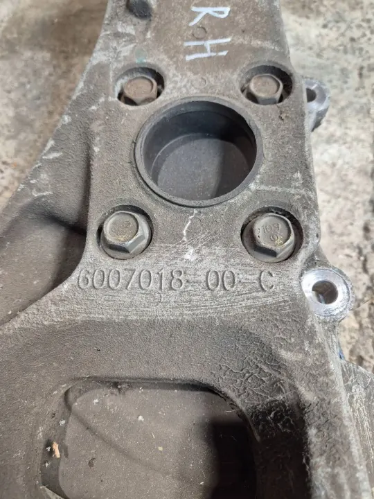Moyeu roue avant Tesla Model S 2015 OEM 600701800C image 4
