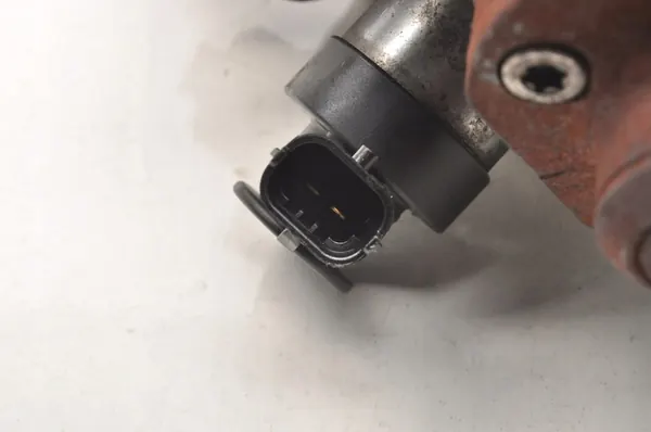 VOLVO S80 II V70 2.0 D3 Kraftstoffpumpe 31372081 image 9