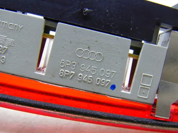 Audi A3 8P 3D Cabrio Tredje Bromsljus OEM 8P7945097 image 5