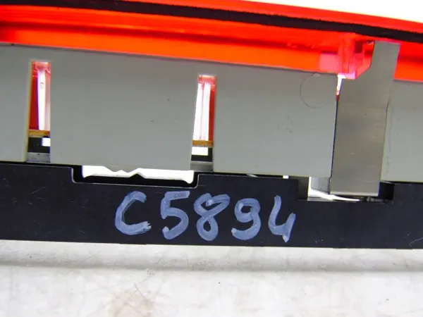 Audi A3 8P 3D Cabrio Tredje Bromsljus OEM 8P7945097 image 6