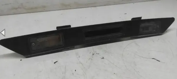 Audi Q7 takaluukun lista OEM 8E0827657G image 2