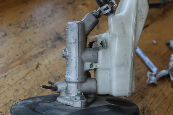 Toyota OEM Rempomp met ESP voor Corolla Verso II image 3