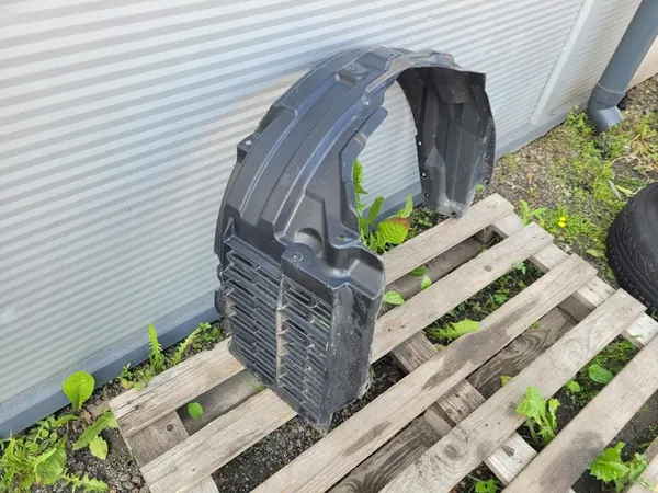 Mitsubishi Lancer VIII Wheel Arch Cover OE 5370A738 image 4