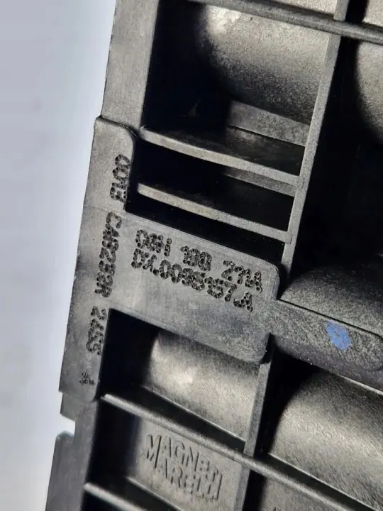 Colector de admisión OEM 06H198211A para Audi A3 Sportback image 8