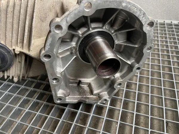 Volkswagen Verteilergetriebe OEM 0BU341010D - Gebraucht image 5