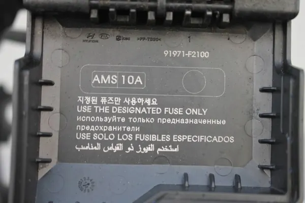 OEM 91850-J9020 Batteriklem - Begagnad image 4