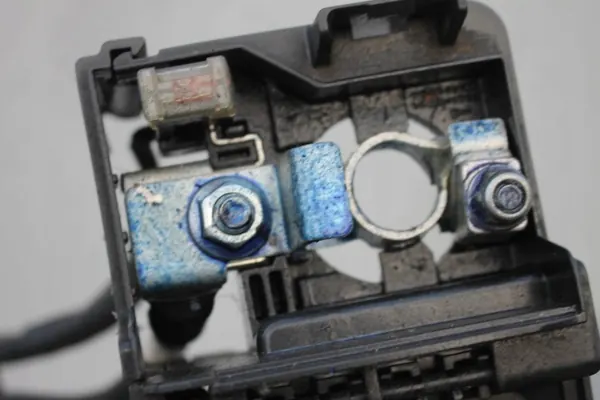 OEM 91850-J9020 Batteriklem - Begagnad image 5