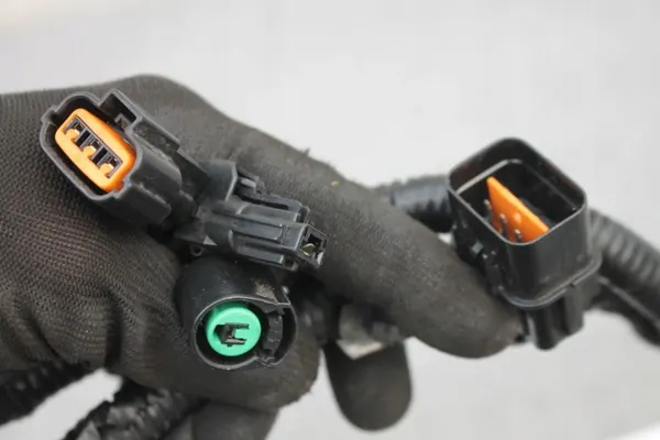 OEM 91850-J9020 Batteriklem - Begagnad image 7