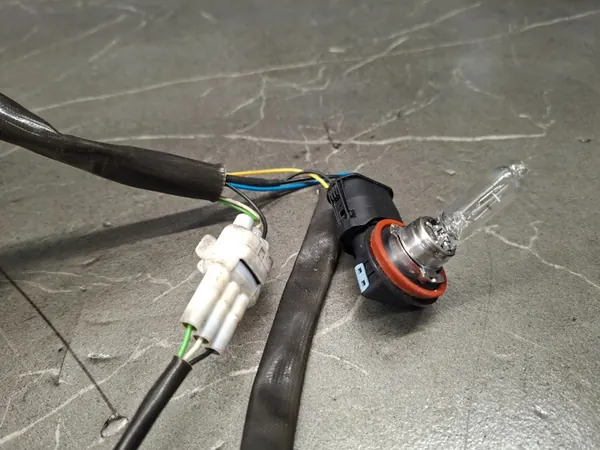 instalcja lampy Linker Frontscheinwerfer für Nissan Micra K14 image 3