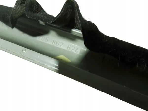 VW kofferbakstrip OEM 705867624 - Gebruikt image 3