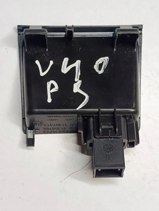Enchufe USB Volvo V40 OEM 31306768 - Usado image 4