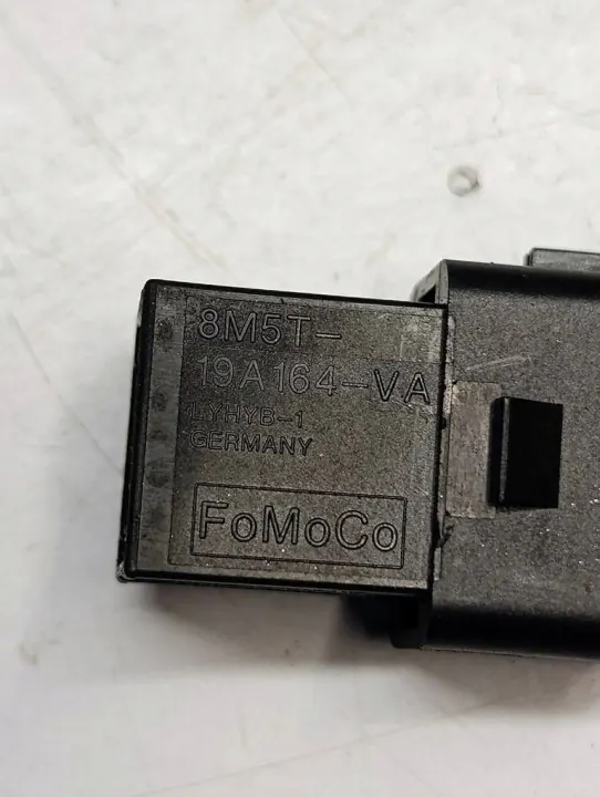 Enchufe USB Volvo V40 OEM 31306768 - Usado image 5