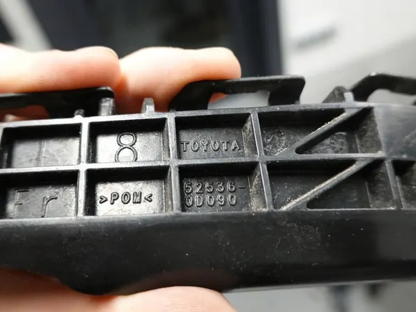 TOYOTA YARIS III LIFT Supporto paraurti anteriore sinistro OEM image 3