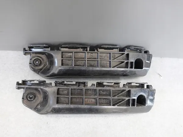 TOYOTA YARIS III LIFT Supporto paraurti anteriore sinistro OEM image 4