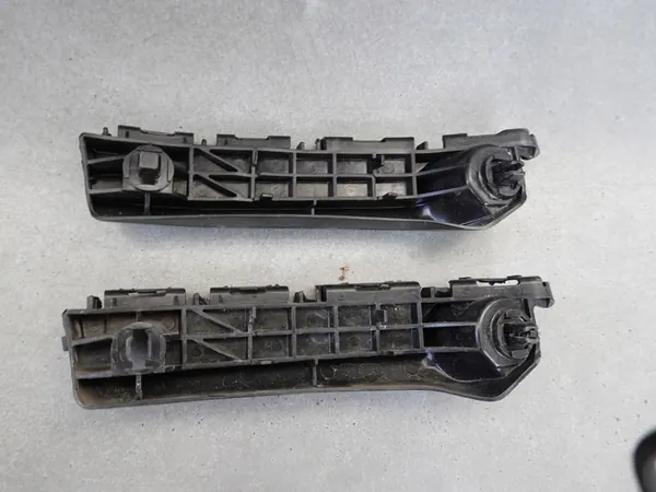 TOYOTA YARIS III LIFT Supporto paraurti anteriore sinistro OEM image 5