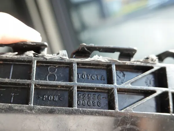 TOYOTA YARIS III LIFT Supporto paraurti anteriore sinistro OEM image 6