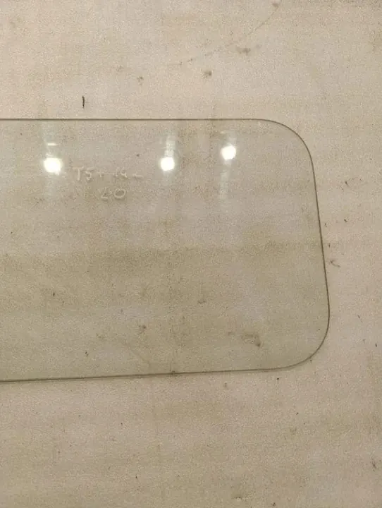 Vitre arrière VW Multivan V d'occasion OEM E000199 2014 image 2