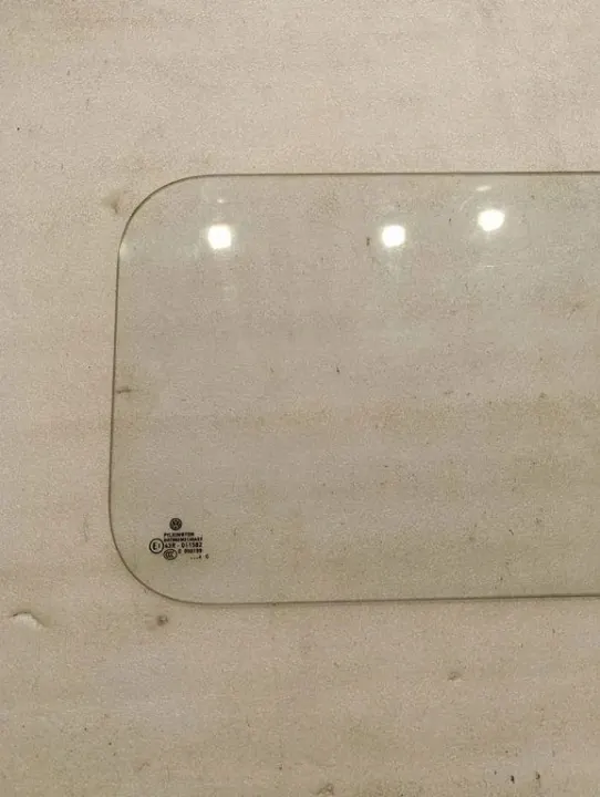 Vitre arrière VW Multivan V d'occasion OEM E000199 2014 image 3