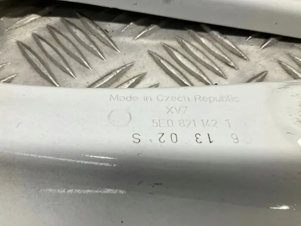 Skoda OE 5E0821142 Fäste, Stänkskärm image 3