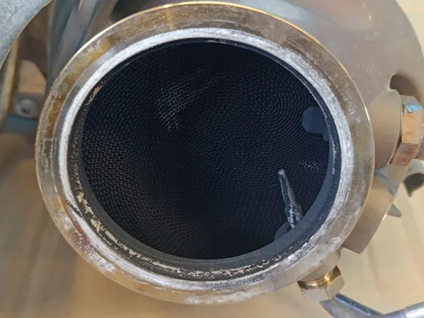 OEM 05L131705P 05L131602E Skoda Catalisador DPF image 3