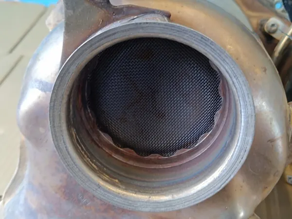 OEM 05L131705P 05L131602E Skoda Catalisador DPF image 4