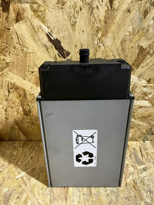 Batería Land Rover OEM L8B2-10C784-BB 8Ah Usada image 2