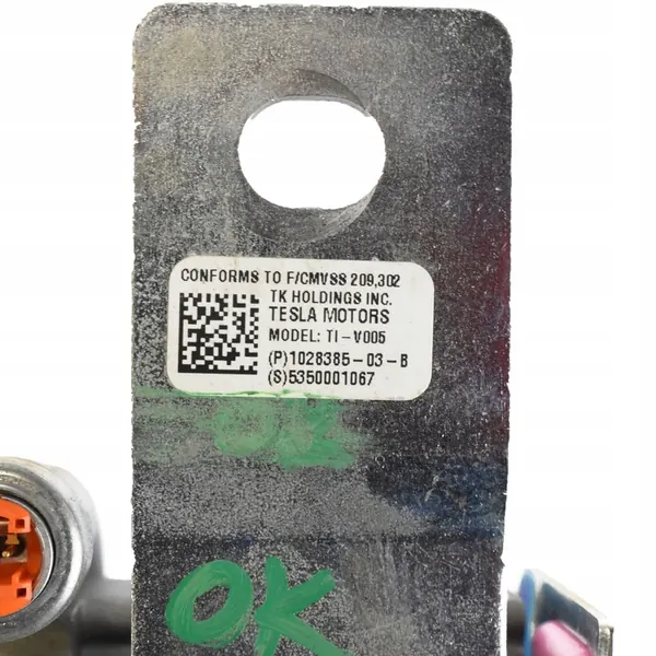 Left Front Seat Belt Tesla Model S image 5