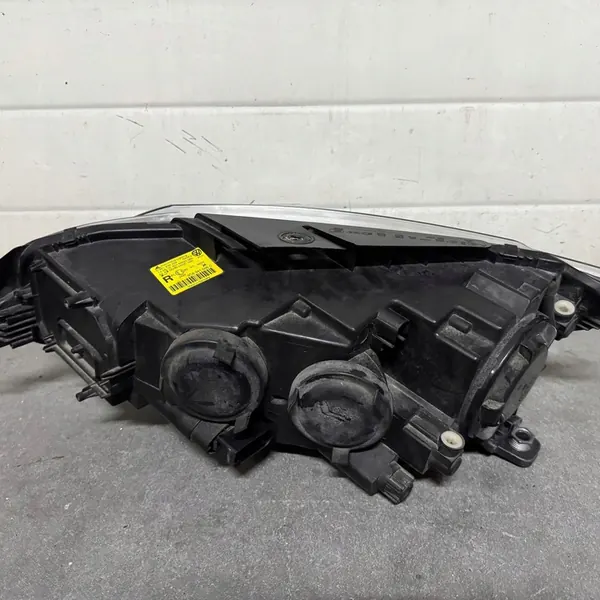 Oikea Ajovalo VW Passat CC Käytetty image 3