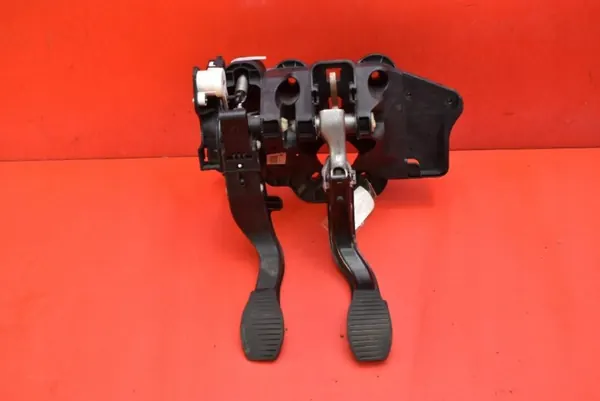Kopplings- & Bromspedaler OEM 39011432 för Opel Corsa E image 2