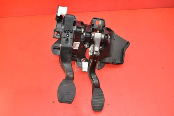 Kopplings- & Bromspedaler OEM 39011432 för Opel Corsa E image 6