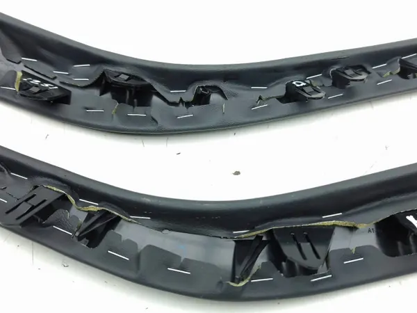 Cache tunnel latéral Lexus CT 200H OEM 5883376040 image 5