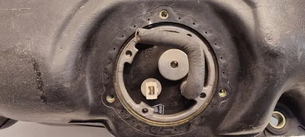 Mercedes brandstoftank OEM A2024707401 voor W208 image 5