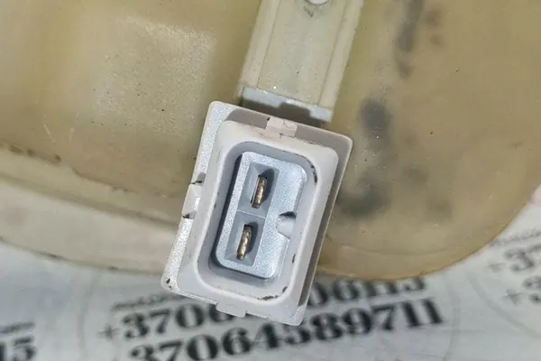 Remvloeistofreservoir VW PASSAT B5 4B0611301E image 2