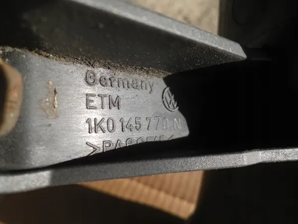 Audi OE Tubo do Intercooler 1K0145770N image 3