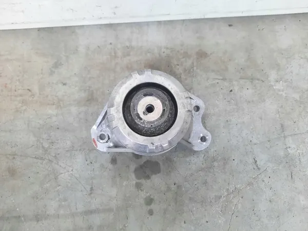 MERCEDES W205 4 MATIC Soporte de Motor image 2