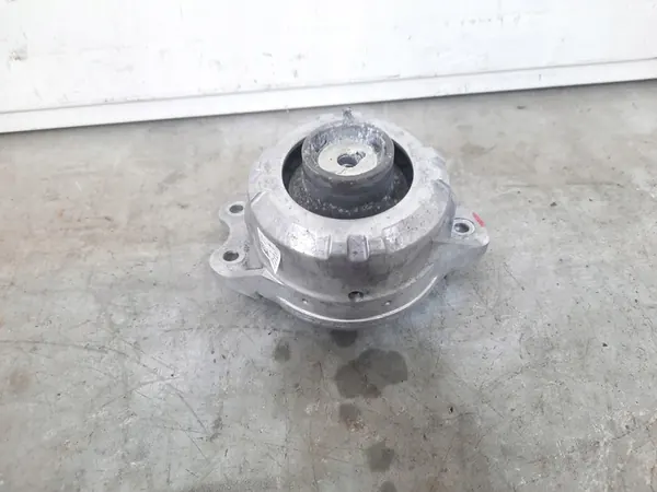 MERCEDES W205 4 MATIC Soporte de Motor image 3